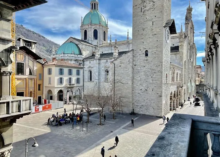 Esclusivo 130mq Fronte Duomo E E Terrazza コモ