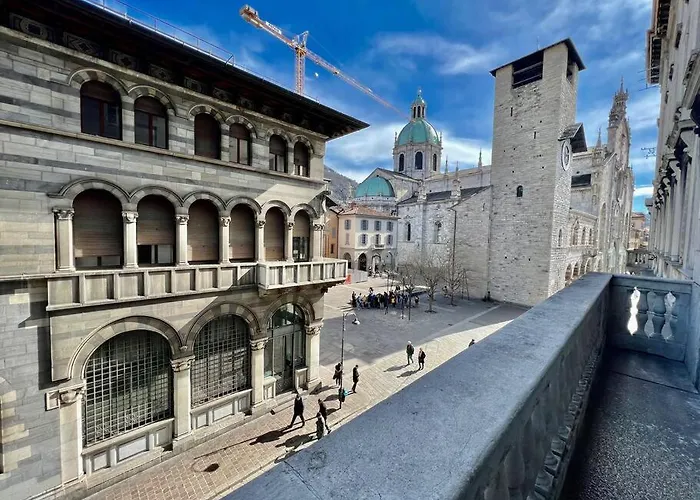 Esclusivo 130mq Fronte Duomo E E Terrazza * コモ