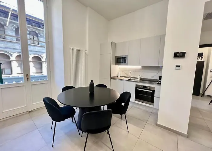 Esclusivo 130mq Fronte Duomo E E Terrazza コモ