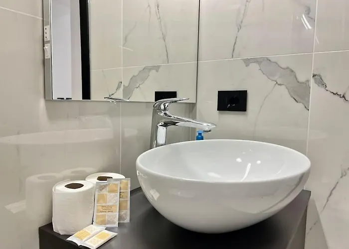 Esclusivo 130mq Fronte Duomo E E Terrazza アパート コモ