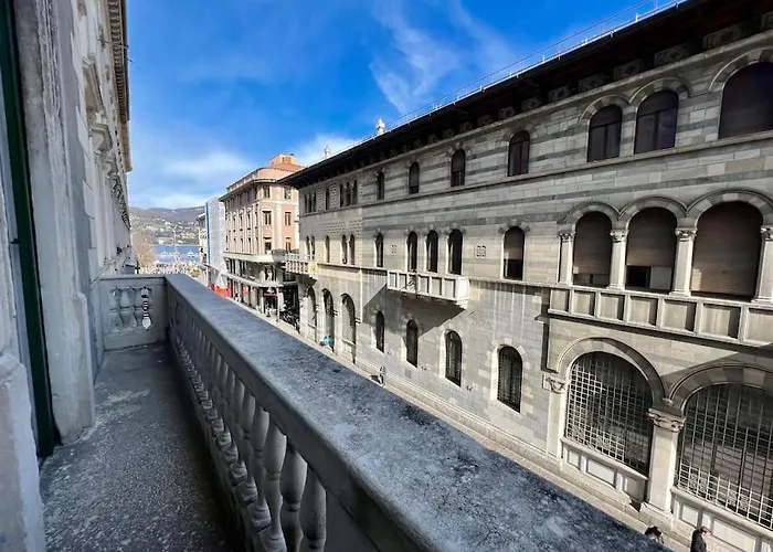 Esclusivo 130mq Fronte Duomo E E Terrazza * コモ